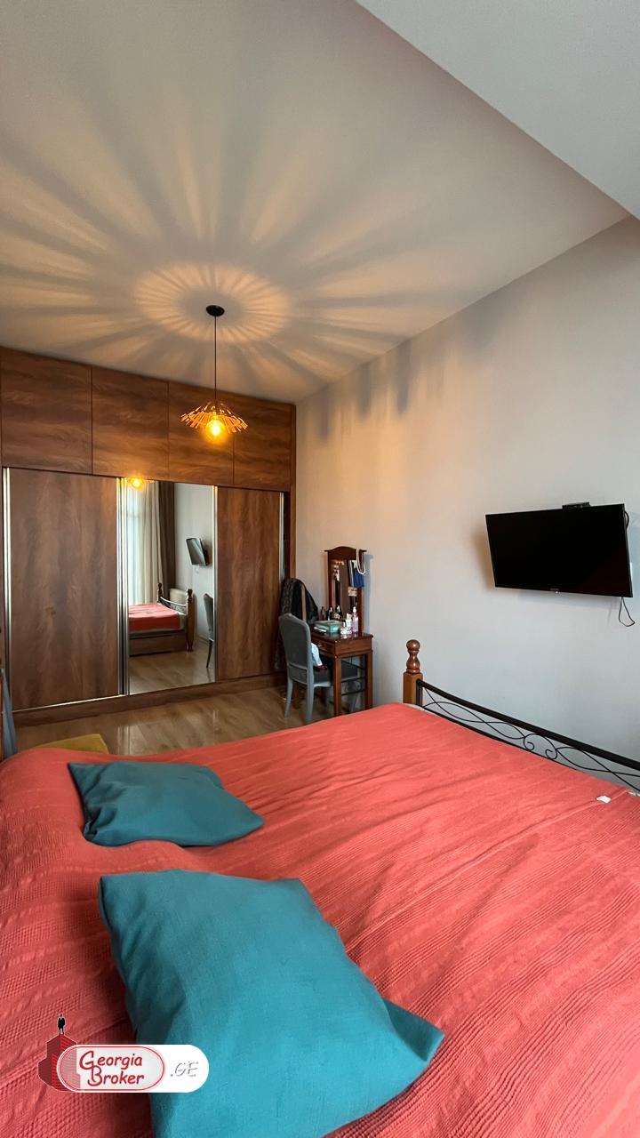 продается квартира с новым ремонтом 4-комнаты